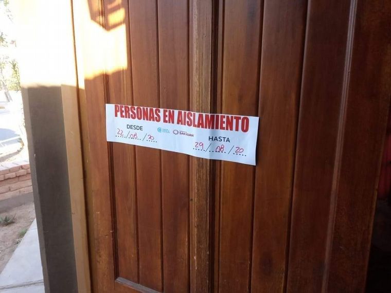 Ni a comprar comida: fajas en las casas de sospechosos o infectados de COVID de San Juan