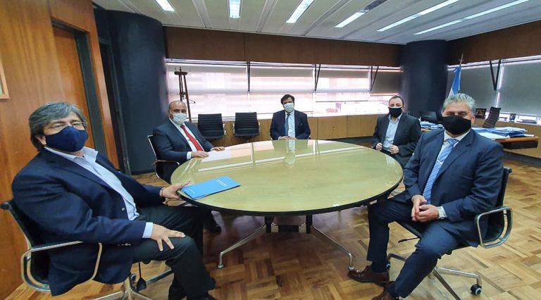 Manzur con Moroni: el gobernador pidió mayor cantidad de cupos para el Intercosecha