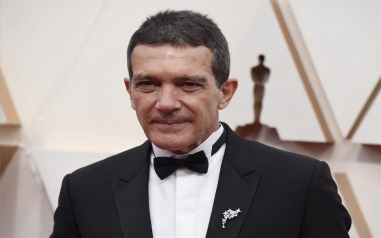 Antonio Banderas recuperado de COVID