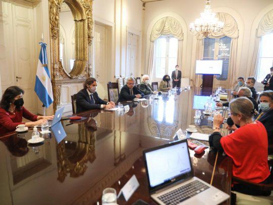 Futuras decisiones: la reunión del presidente con expertos