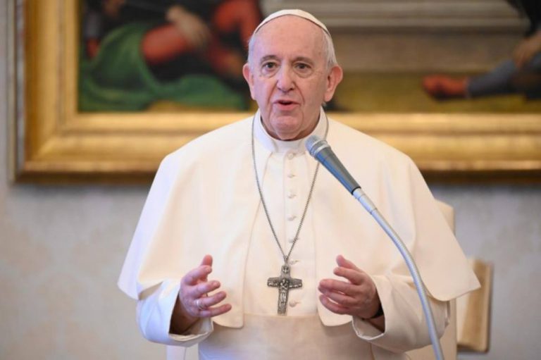 «Las comunidades indígenas deben ser protegidas de las empresas, en particular de las multinacionales» dijo Francisco