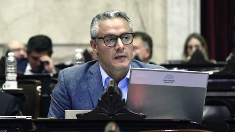 Dio positivo un diputado que asistió a la sesión del martes pasado