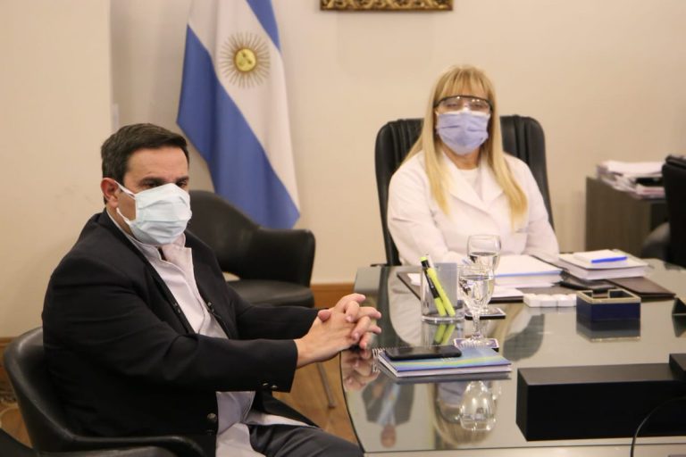 Rossana Chahla participio de una reunión encabezada por Gines Gonzaléz García