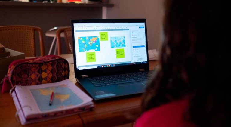 Docentes: renovaron una línea de créditos para que adquieran computadoras