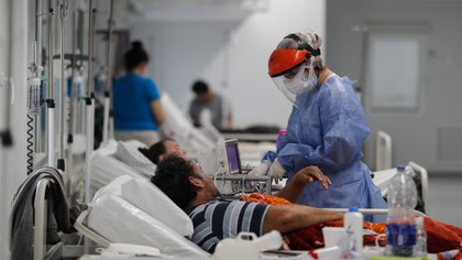 Más de 10 mil nuevos contagios y 262 muertes en Argentina