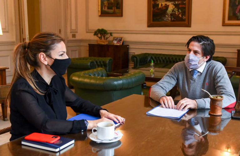 Trotta aseguro que las clases en espacios públicos no es la solución