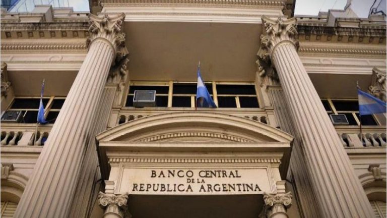 El Banco Central busca destrabar la venta de dólares