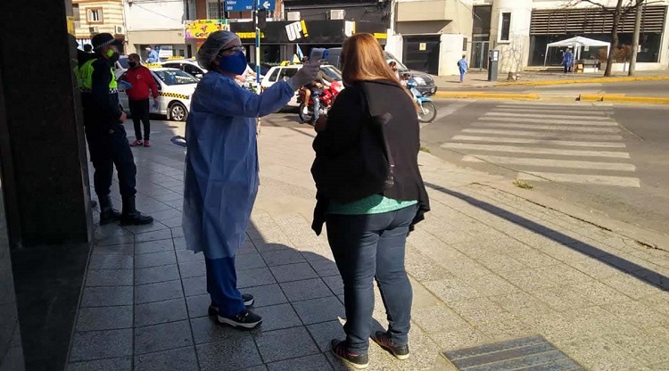 Operativos de concientización sobre coronavirus en el centro de Tucumán