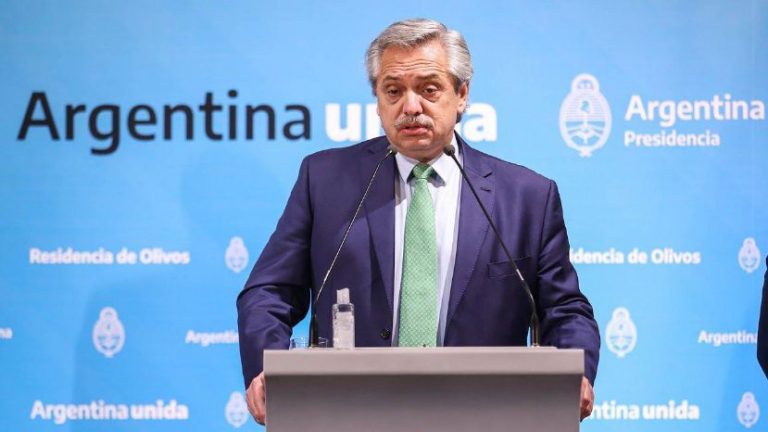 Alberto descarta la posibilidad de que haya “corralito”
