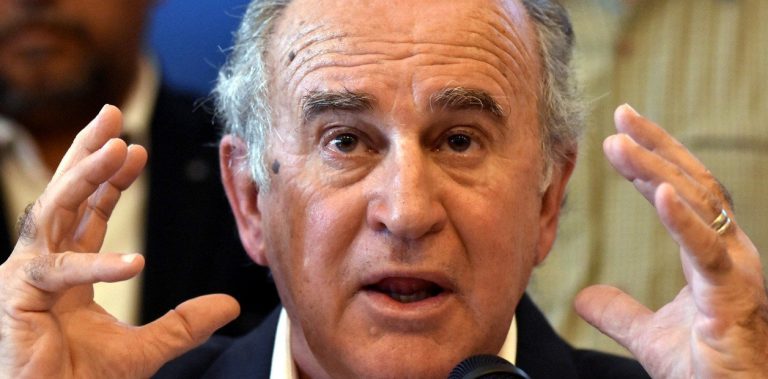 El senador Parrilli apunto contra el embajador de EEUU en Argentina