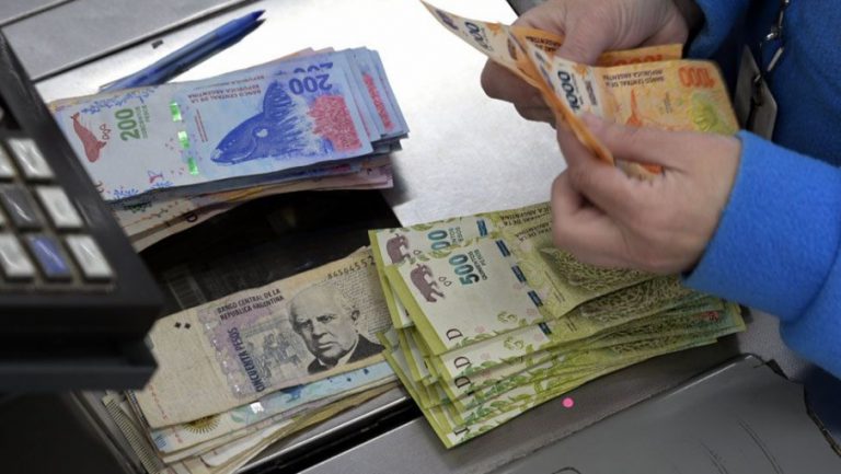 El dólar blue llegó a 147 pesos