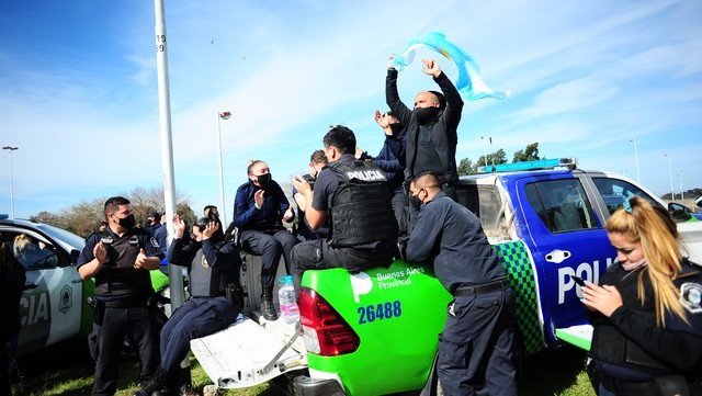 Continúan las protestas de la policía en el conurbano bonaerense
