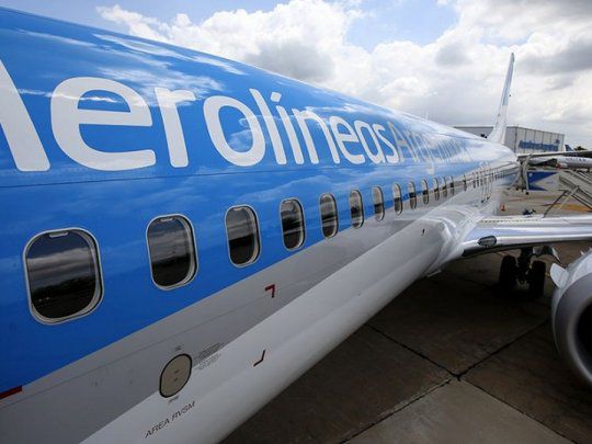 Aerolíneas Argentinas declaró que denunciará a los pasajeros que intenten volar con COVID-19 positivo