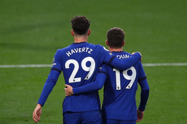 Chelsea goleó a Burnley y City venció al Sheffield