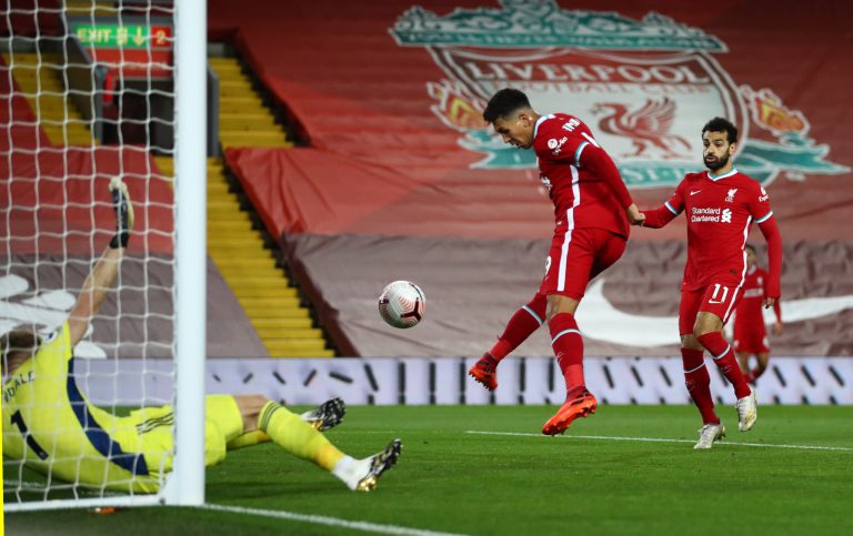 Liverpool ganó y se mantiene en la pelea