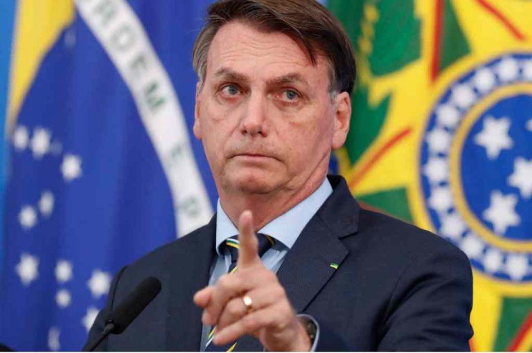 Bolsonaro bromeó con los efectos colaterales de la vacuna de Pfizer