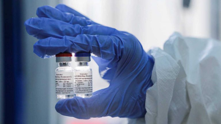 ¿El fin de la pandemia?: aseguran que la vacuna rusa produjo respuesta de anticuerpos en todos los participantes