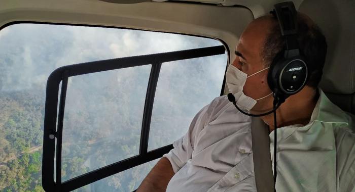Manzur sobrevoló la zona donde se extinguió el fuego