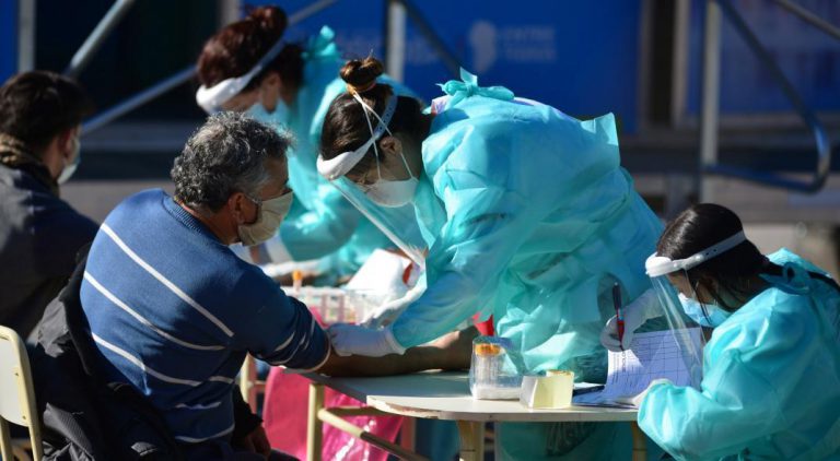 Argentina: las cifras no bajan y los fallecidos ya son más de 29 mil