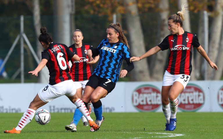El rossonero venció al Inter con un clásico doblete