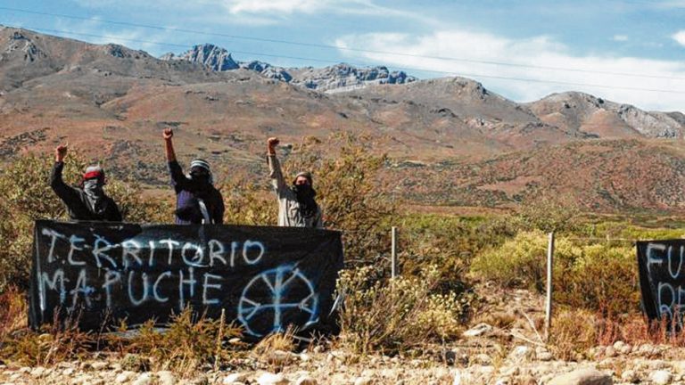 “Tierra ancestral”: mapuches ingresan ilegalmente en un campo en Río Negro