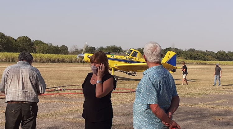 Llegaron cinco aviones hidrantes más para combatir el fuego en el cerro San Javier