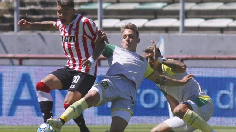 Aldosivi y Estudiantes igualaron sin goles