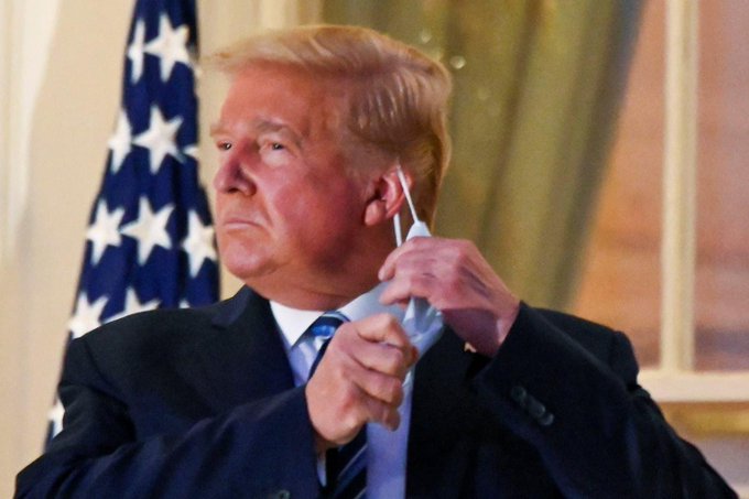 Trump dejó el Hospital con un teatral video