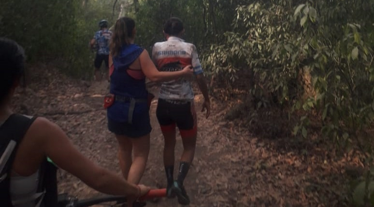Rescate a una ciclista que se accidentó en uno de los senderos de San Javier