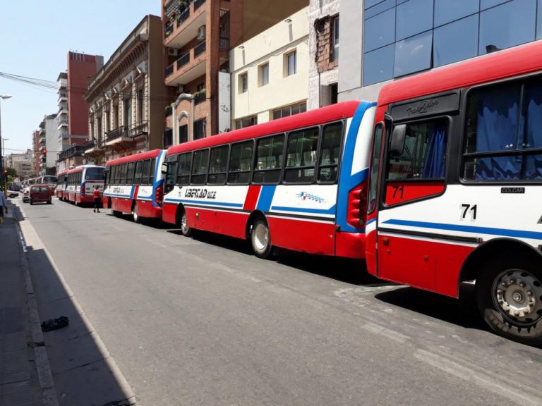 Se levantó el paro de colectivos y ya comenzarán a circular
