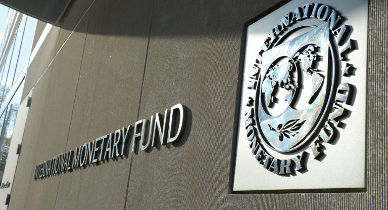 Llega la misión del FMI para negociar un programa
