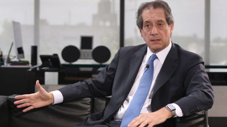 Pesce dijo que la devaluación quiere desalentar «acciones especulativas»