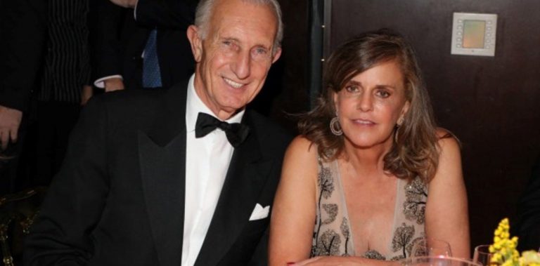 Neuss junto a su esposa.