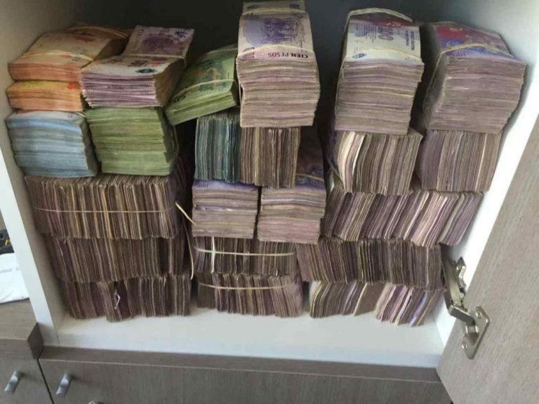 Sin freno, el dólar blue llegó a los 181 pesos