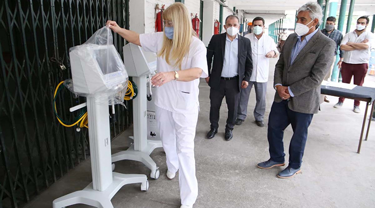Chahla entregó respiradores para sanatorios privados