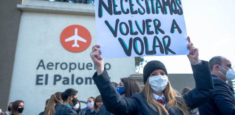 Bloqueo al aeropuerto de El Palomar: el Gobierno decidió que no harán vuelos de cabotaje