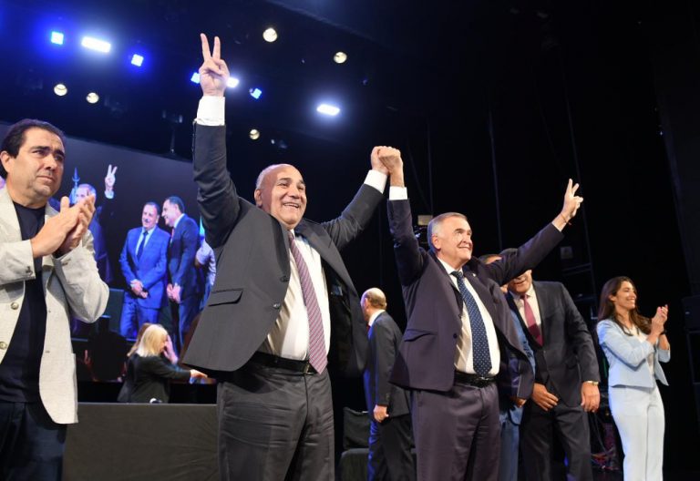 Manzur y Jaldo tomados de la mano: Tucumán cambia de gobernador