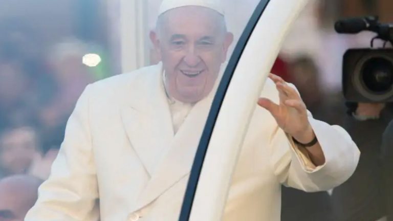«Francisco: Por mis 10 años como Papa, regálenme la paz»