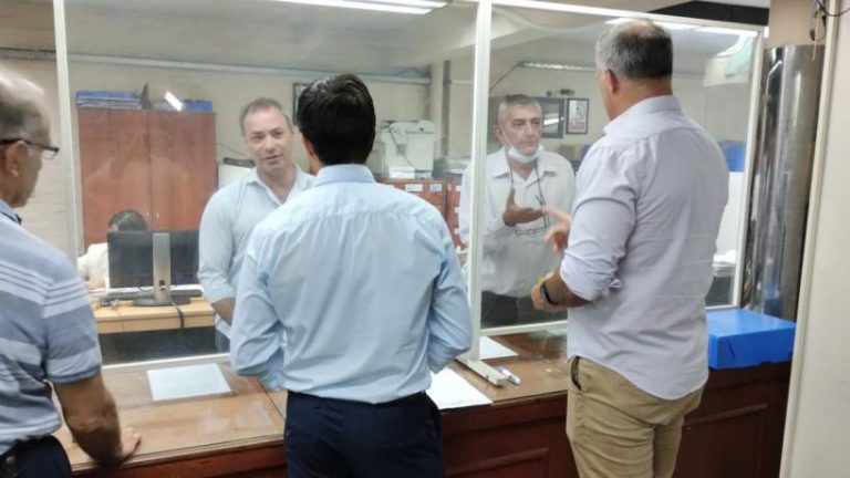 Operativo policial en la puerta de la Junta Electoral