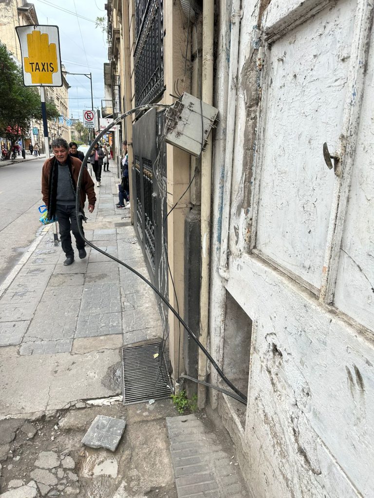 ¡Alerta peatones!: Gran peligro en San Martín al 300