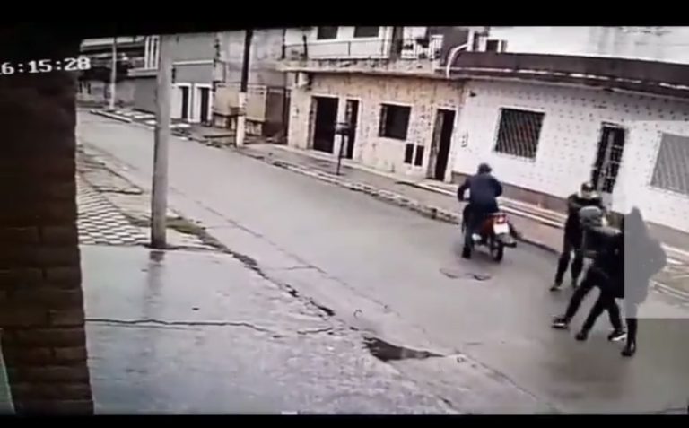 VIDEO: estremecedor robo en Villa Alem de Tucumán