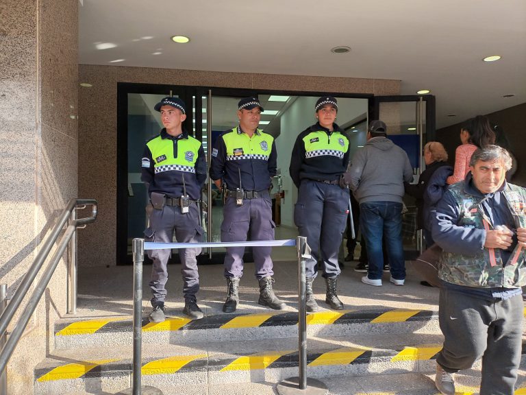 Falleció otro jubilado en la cola del banco: es el segundo en 5 días en Tucumán