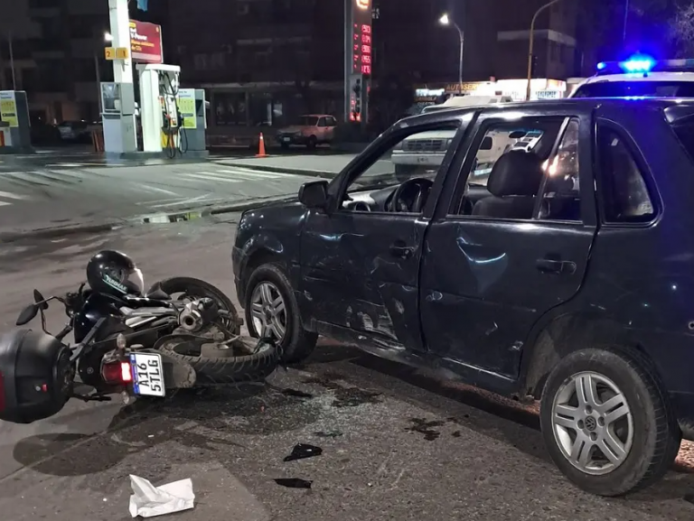 Imprudencia al volante en Tucumán: violento choque en Ejército y Mendoza