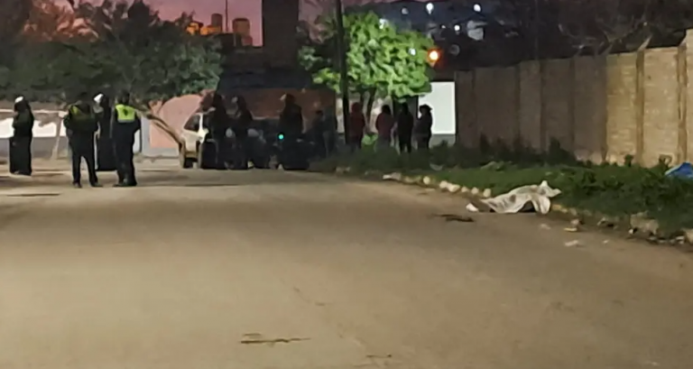 Otro violento asesinato en Tucumán: hallan un cadáver en medio de la calle en La Bombilla