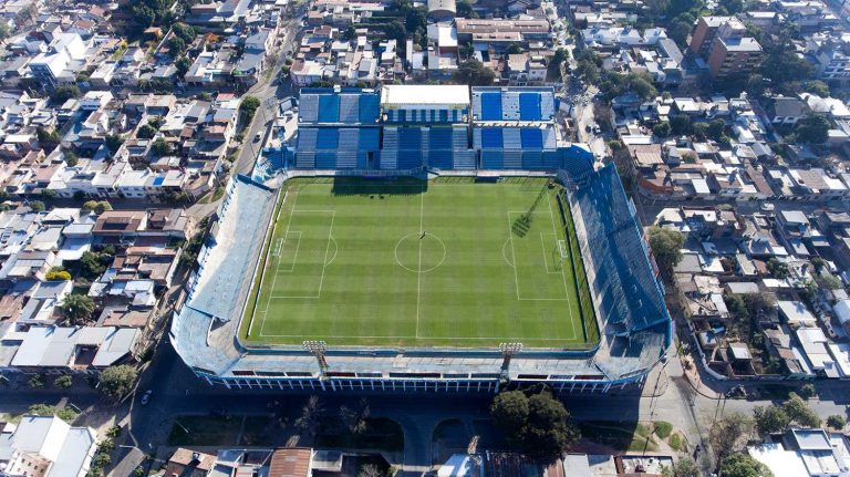 Cambio en el partido entre Independiente y Atlético Tucumán