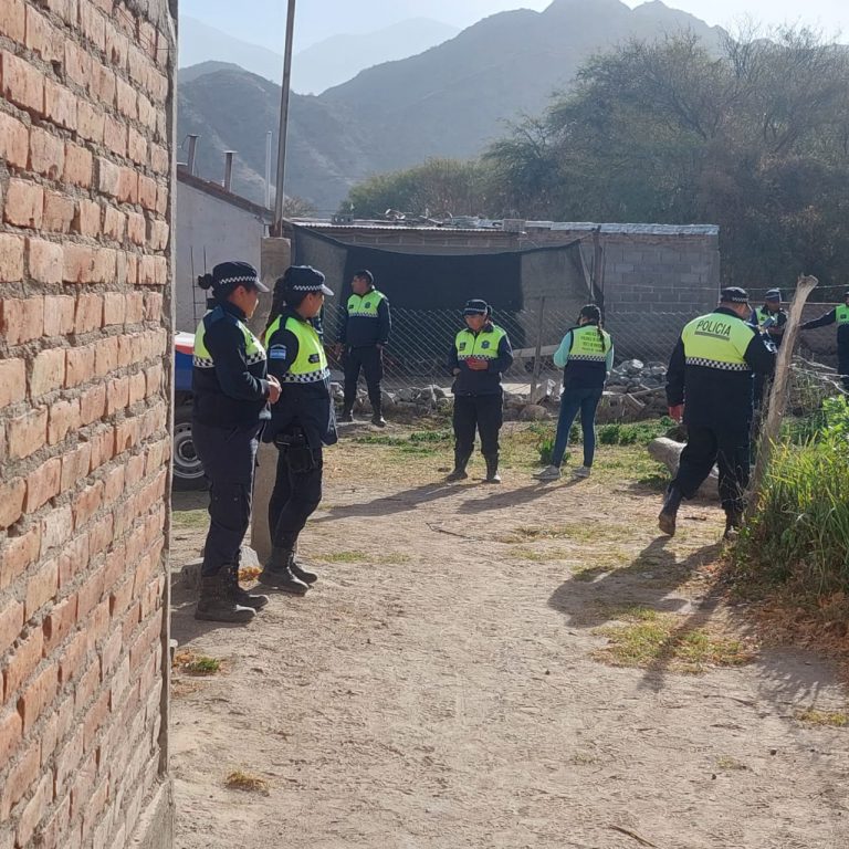 Rastrillajes y allanamientos buscando a una mujer desaparecida en Amaicha del Valle