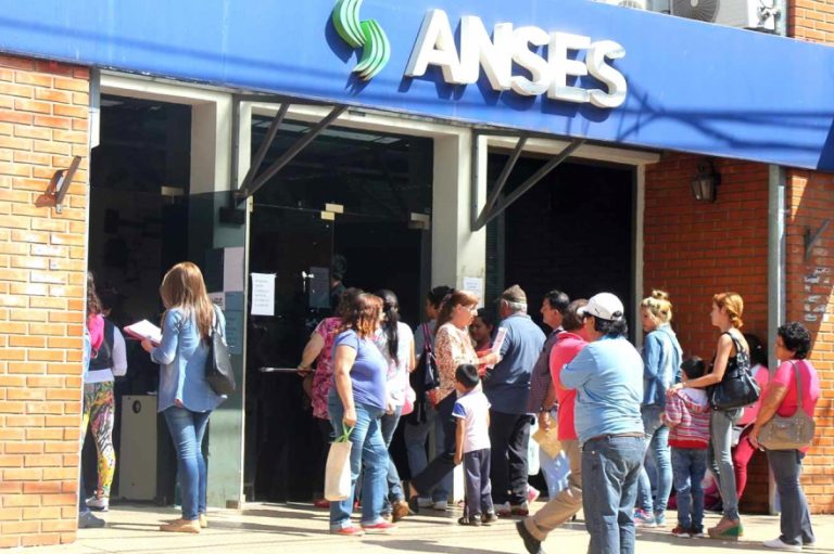 Nuevo bono para jubilados por la suba del salario mínimo: lo recibirán más de un millón de personas