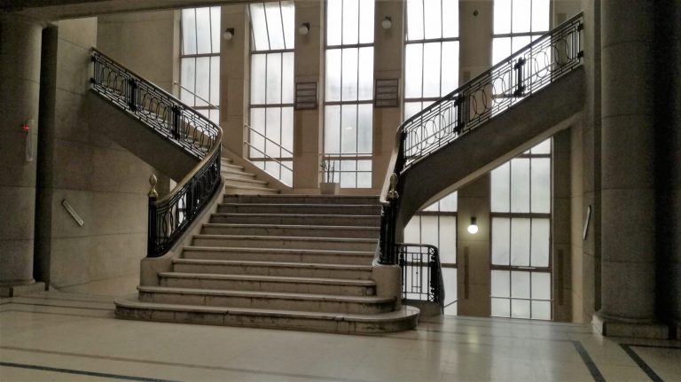 Por una nueva amenaza de bomba, desalojaron otra vez los Tribunales de Tucumán este viernes por la tarde