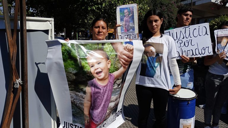 Protesta en el Hospital de Niños: la familia de Salvador Salazar y la denuncia de mala praxis