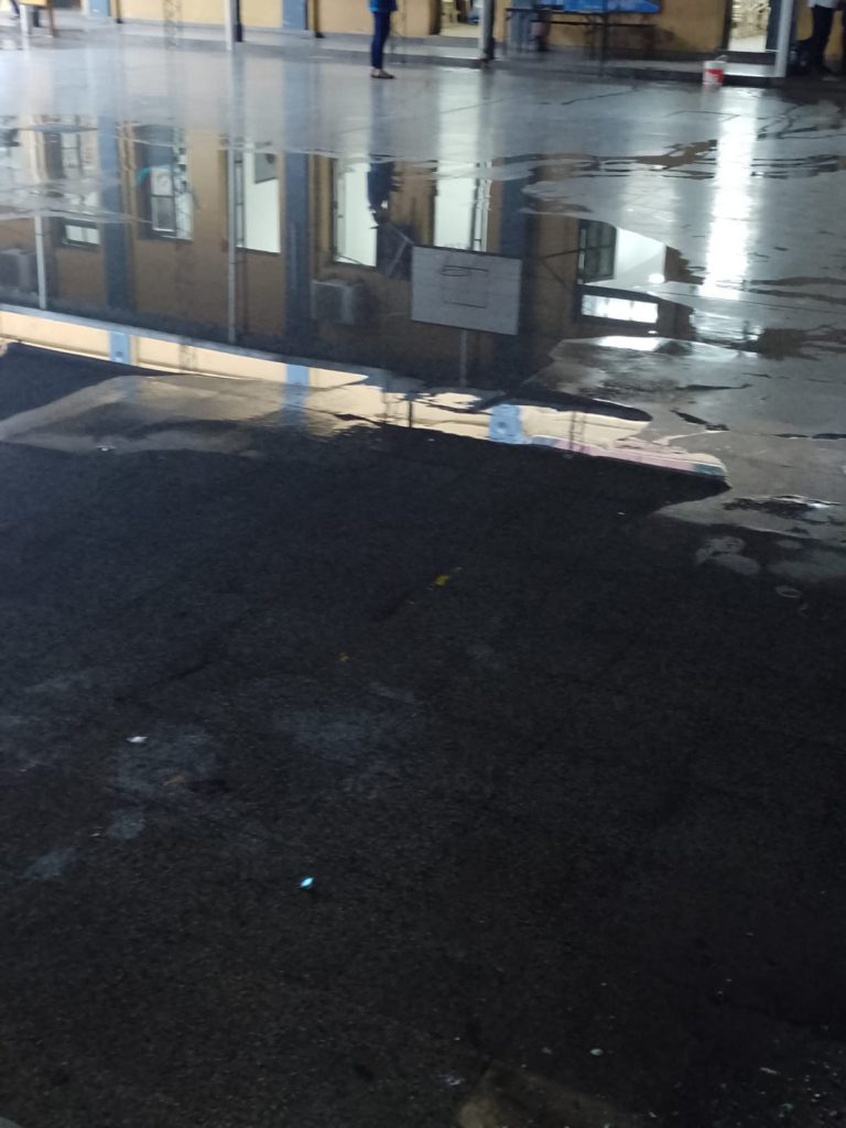 El lamentable estado de la Escuela Mitre: las fotos tras la lluvia